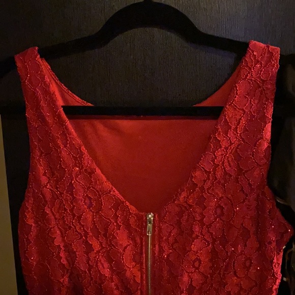 Beautiful red sparkling dress - Picture 2 of 3